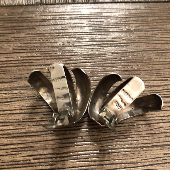 Sterling Silver Clip Eartings Made in Mexico Scalloped Shell Design - Picture 9 of 13